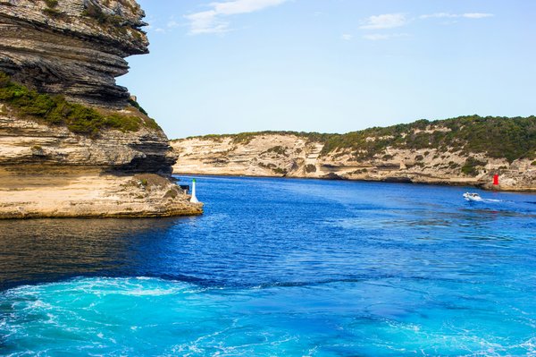 Avion ou bateau pour la corse : lequel est le moins cher ?