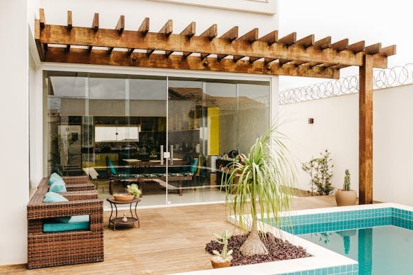 Pourquoi choisir une pergola bioclimatique pour votre confort et style ?